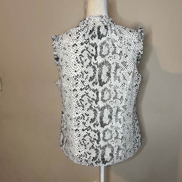 ⭐️🌹J. Crew Sleeveless Snake Print Top - Picture 4 of 8